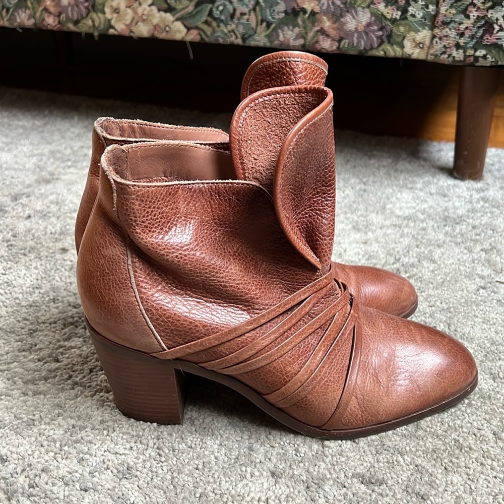 Brown leather Bernardo Booties size 7